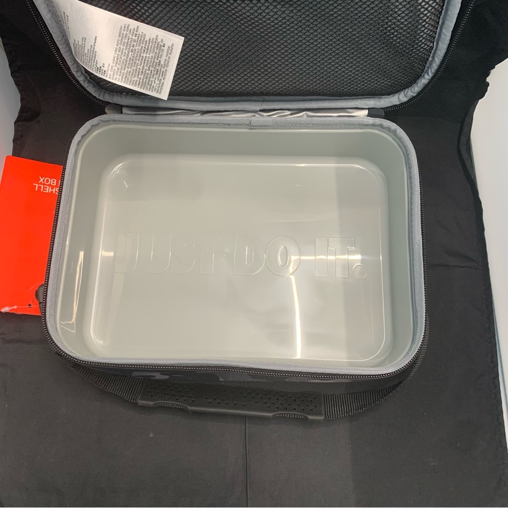 Nike Hard Shell Lunch Box - Picture 4 of 4